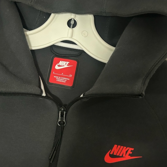Nike tech grey & black zip up hoodie. - Picture 3 of 5